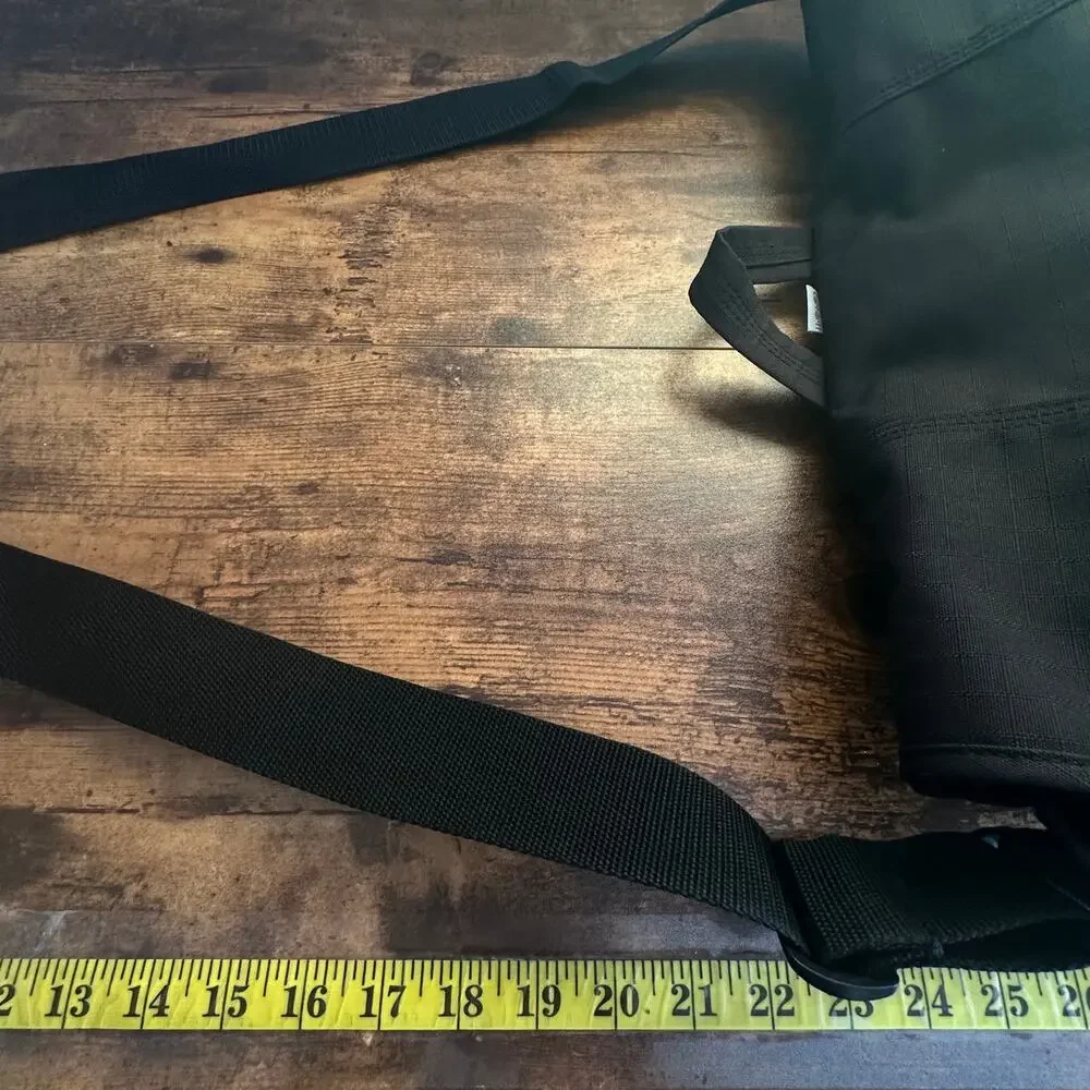 Carhartt RipStop Messenger Bag Black EUC Water Repellent Laptop Sleeve CB02734